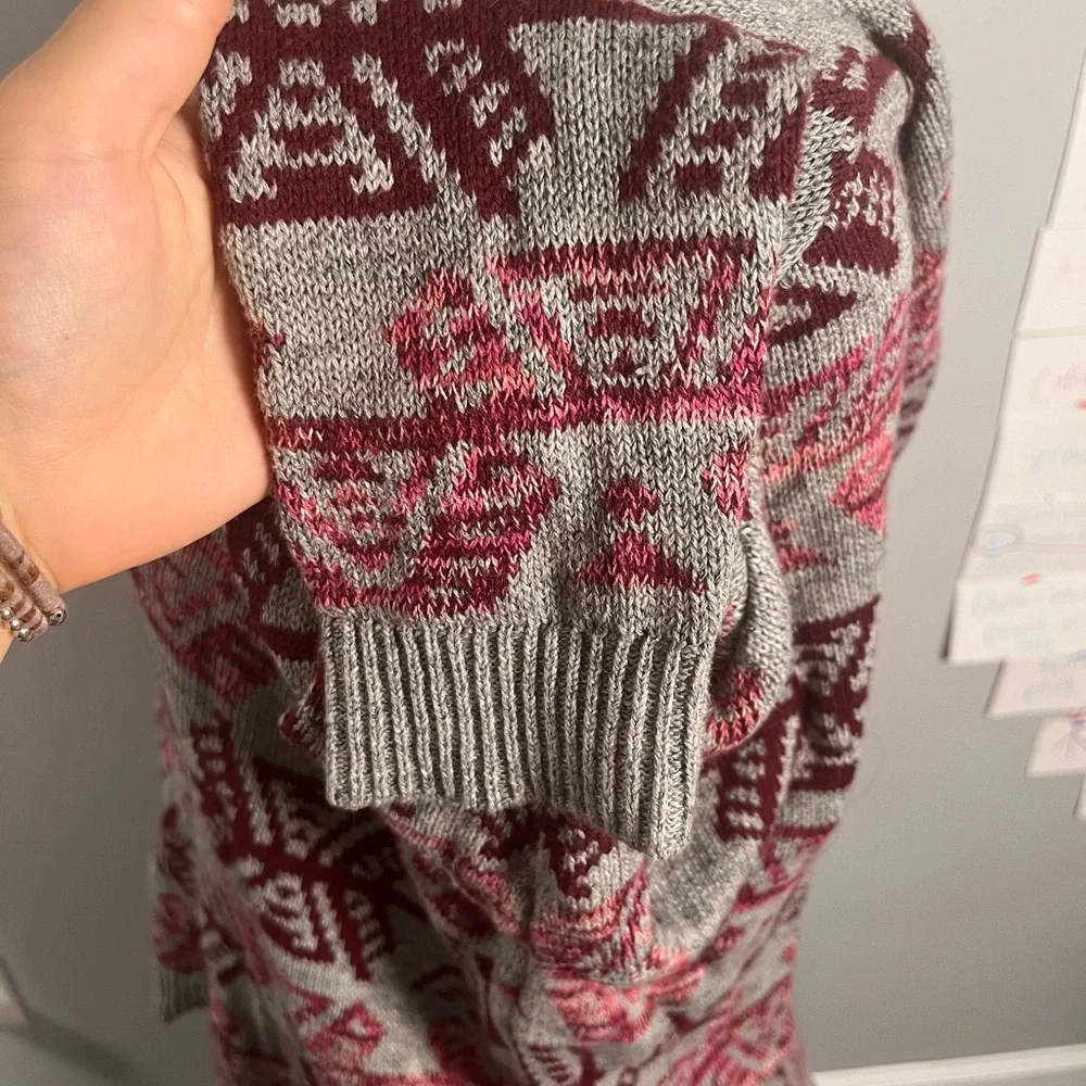Women's Gray and‎ Pink Patterned Sweater Size Medium